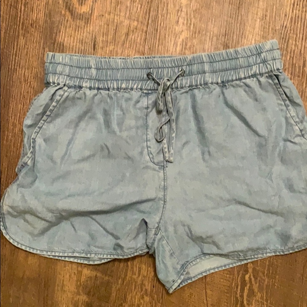 Cremieux pull on denim-like shorts with pockets S
